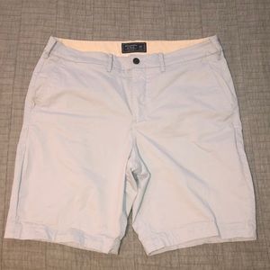 Abercrombie & Finch 33 inch stretchy shorts